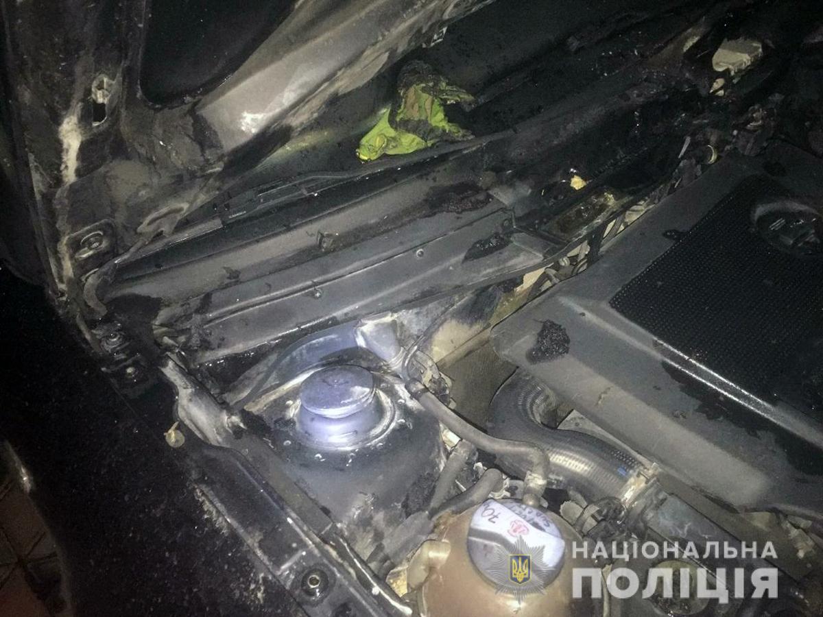 Поліція Кіцманщини встановлює особу, яка підпалила автомобіль