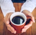 Що станеться з вашим тілом, якщо пити каву без кофеїну: п’ять цікавих змін