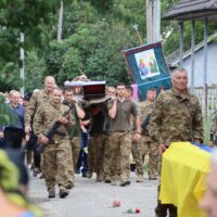 Сокирянщина попрощалась із захисником України Веніаміном Ловчим