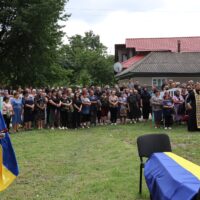 Сокирянщина попрощалась із захисником України Веніаміном Ловчим