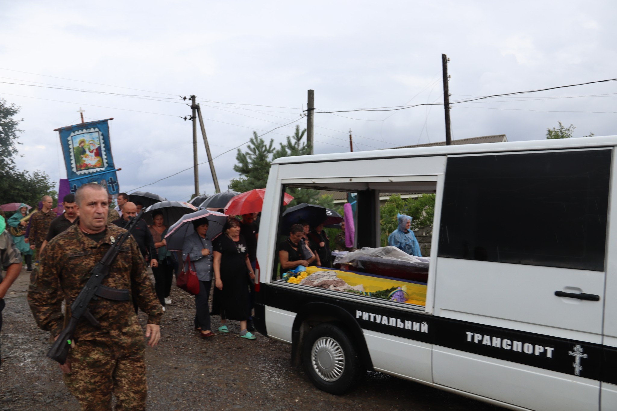 Сокирянщина попрощалась із захисником України Веніаміном Ловчим