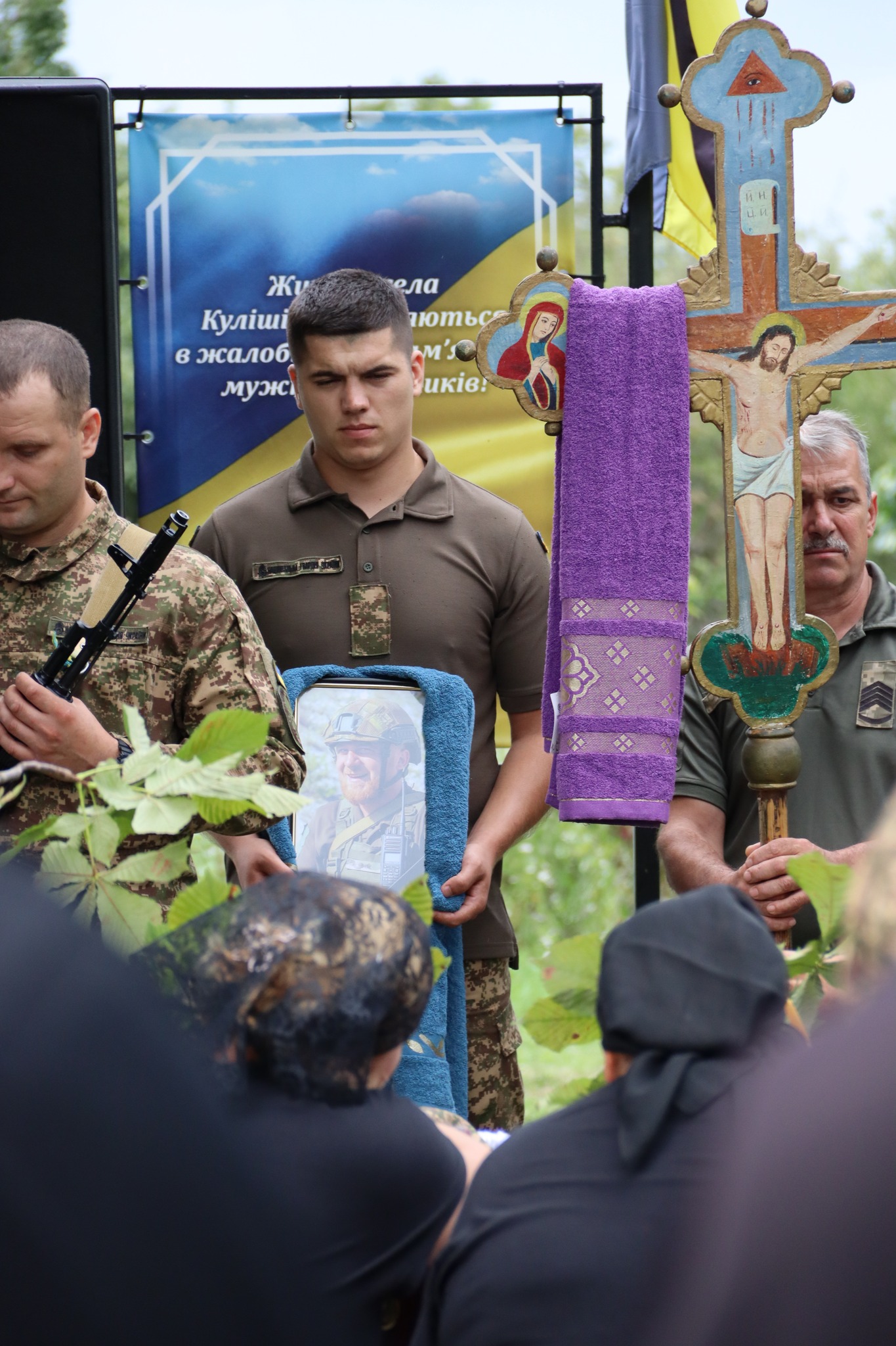 Сокирянщина попрощалась із захисником України Веніаміном Ловчим