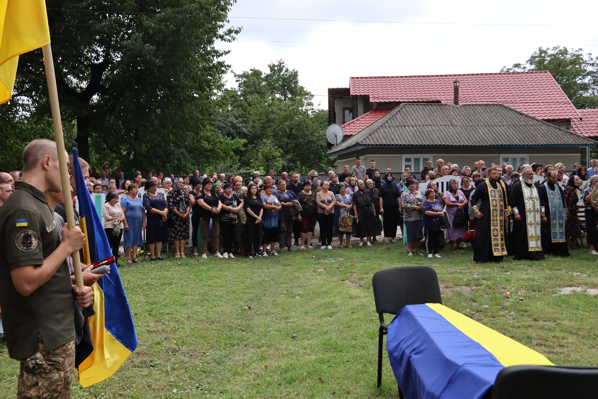 Сокирянщина попрощалась із захисником України Веніаміном Ловчим