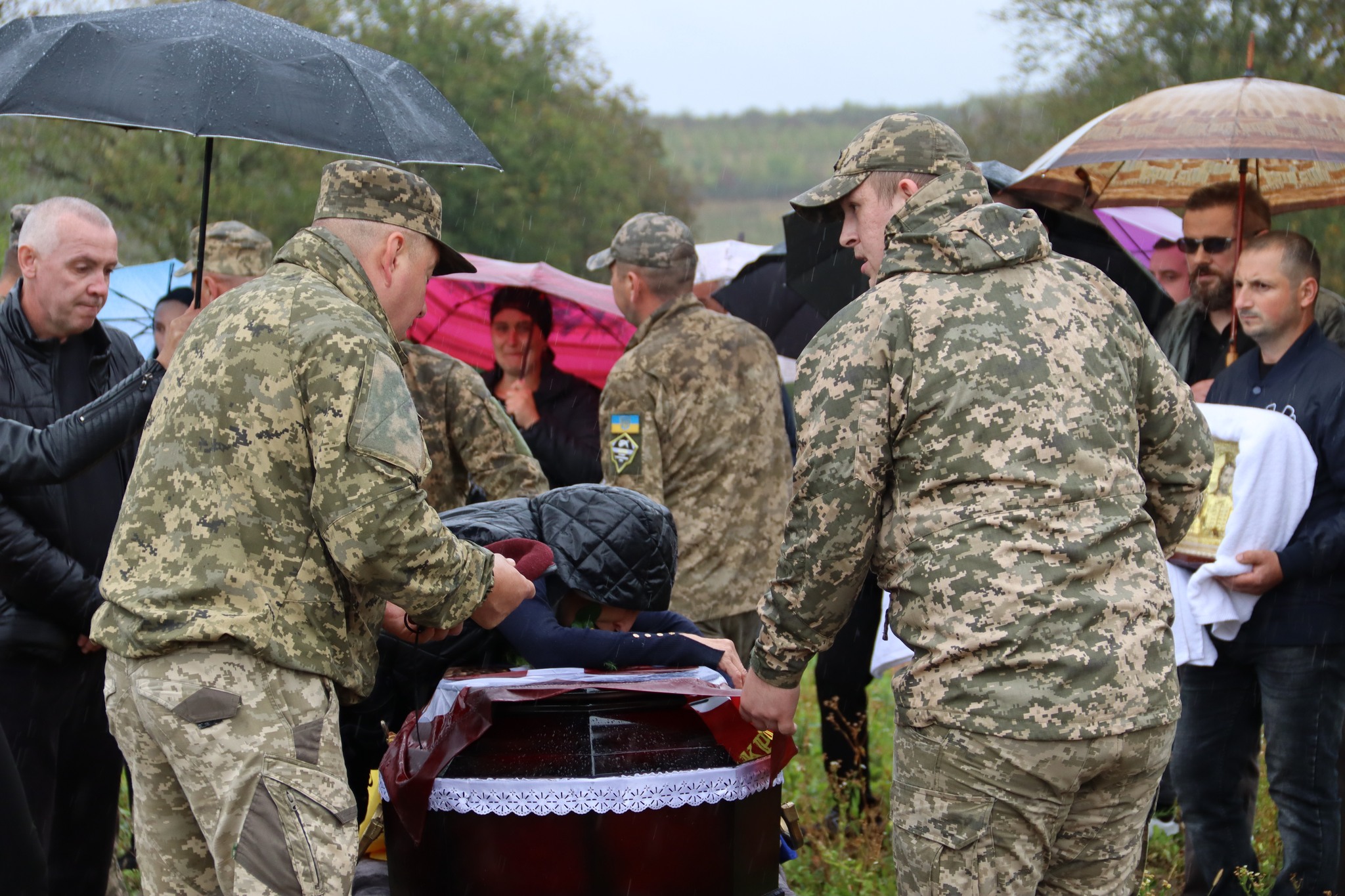 Сьогодні громада прощалась з Героєм…