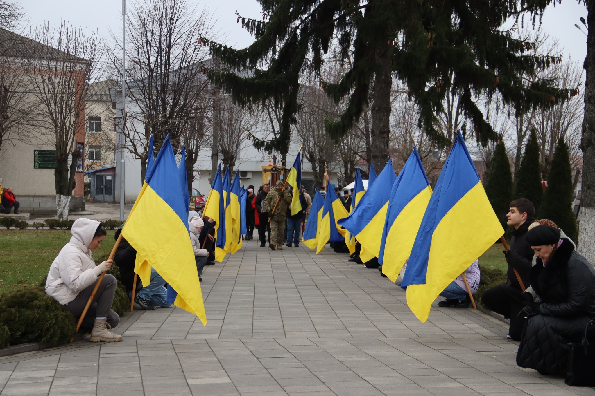 Сокирянська громада навіки попрощалась із захисником України Михайлом Чумаковим