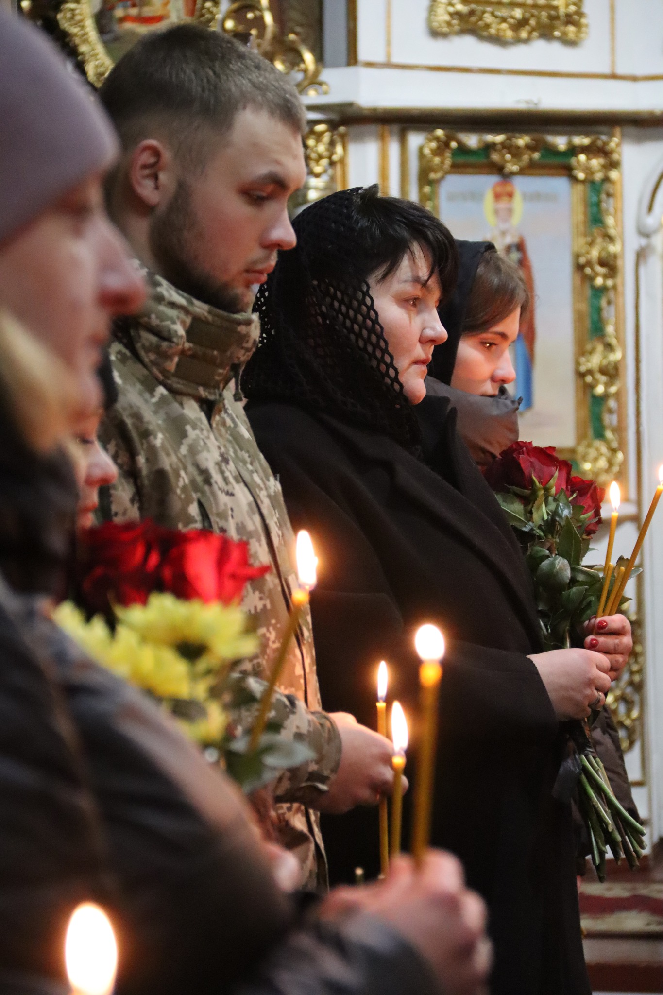 Сокирянська громада навіки попрощалась із захисником України Михайлом Чумаковим