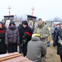 Сокирянська громада навіки попрощалась із захисником України Михайлом Чумаковим