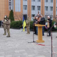 Сокирянська громада навіки попрощалась із захисником України Михайлом Чумаковим