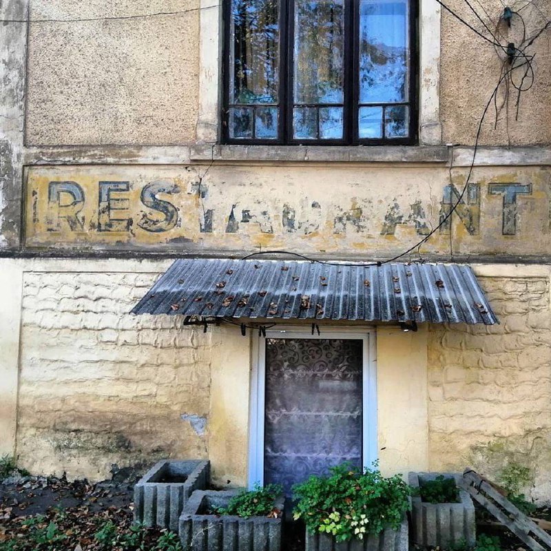 «RESTAURANT, “Celber” і старі адресні таблички»: яке значення мають історичні надписи на стінах у Чернівцях