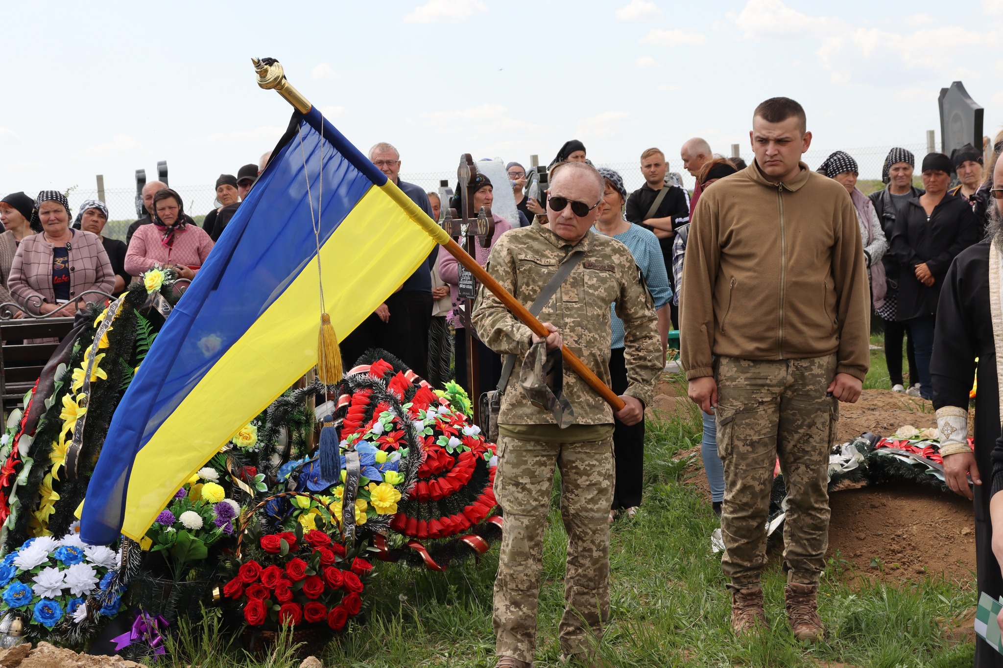 Сокирянська громада провела в останню дорогу загиблого  Семеновича Боднарюка