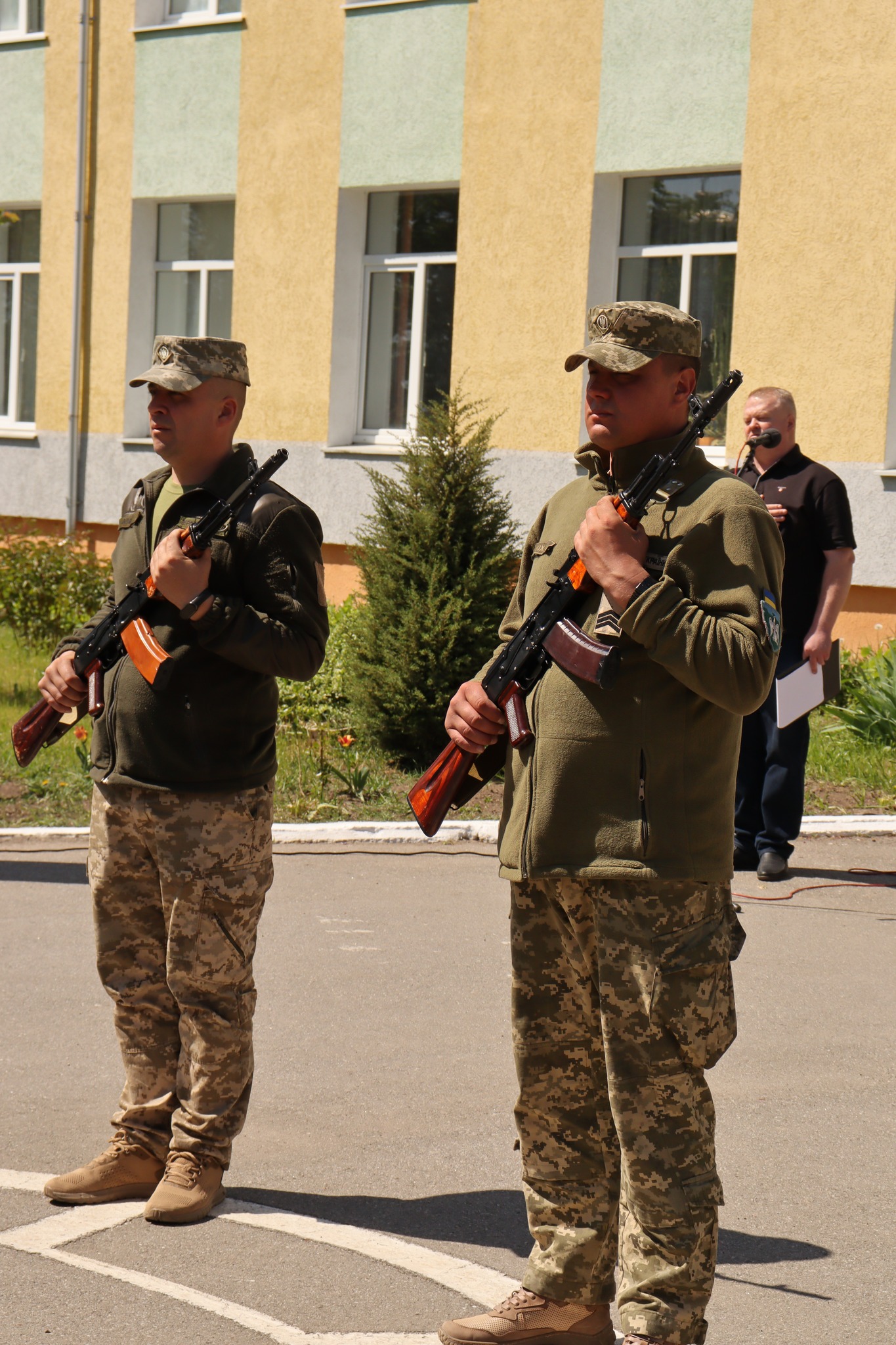 Сокирянська громада провела в останню дорогу загиблого  Семеновича Боднарюка