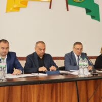 27 травня у сесійній залі Сокирянської міської ради відбулася чергова п’ятдесята сесія Сокирянської міської ради восьмого скликання. На пленарне засідання прибули 23 депутати