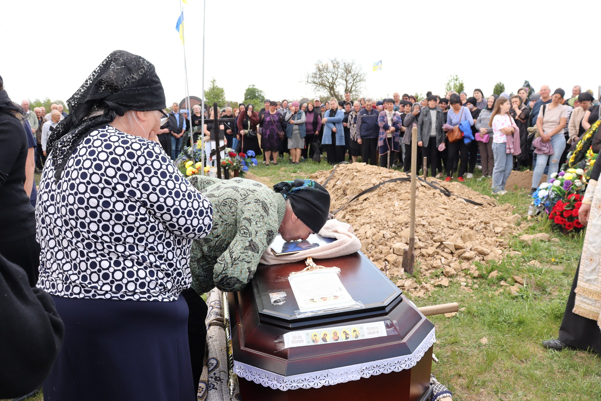 Сокирянська громада провела в останню дорогу загиблого  Семеновича Боднарюка
