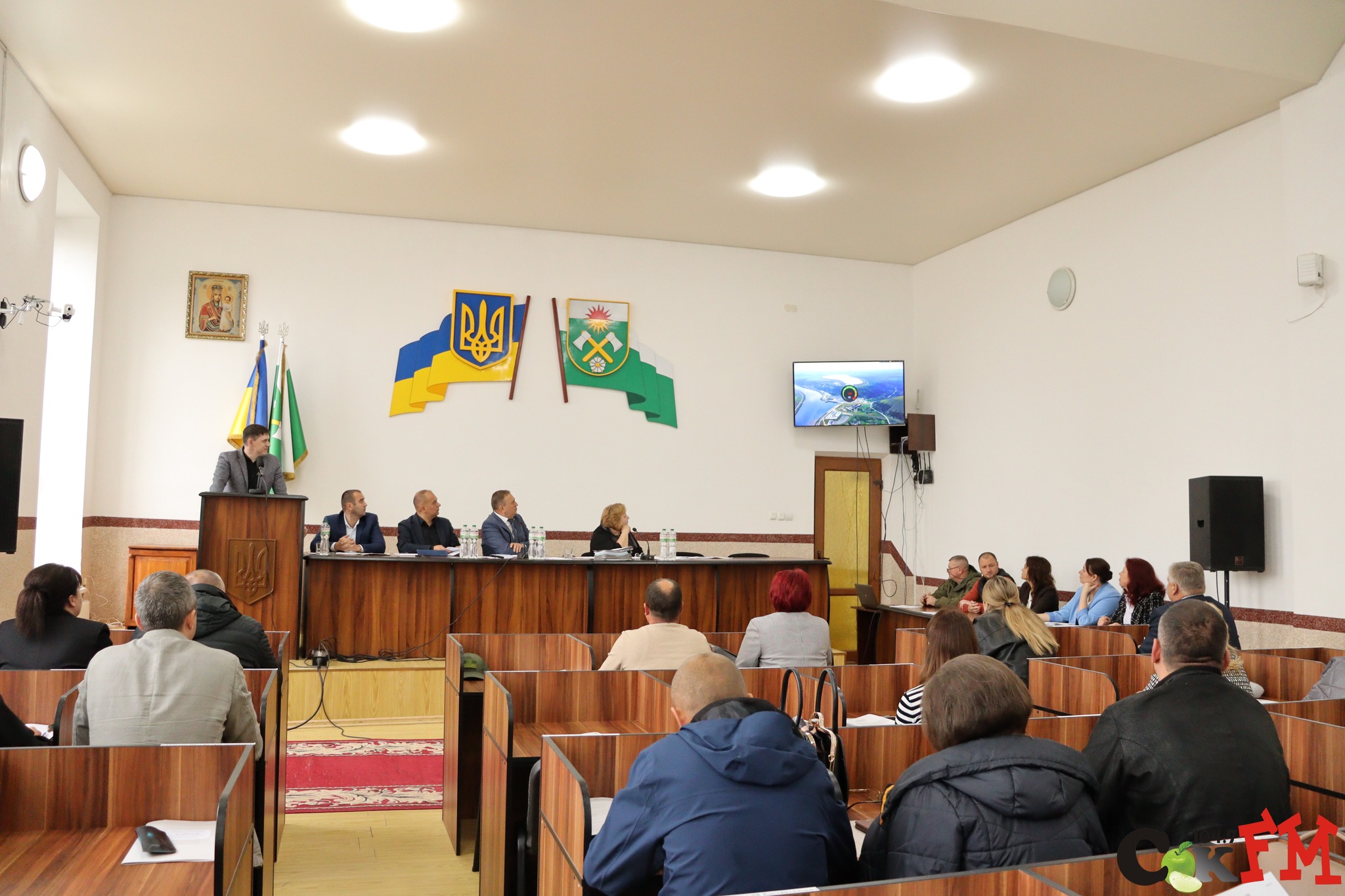 27 травня у сесійній залі Сокирянської міської ради відбулася чергова п’ятдесята сесія Сокирянської міської ради восьмого скликання. На пленарне засідання прибули 23 депутати
