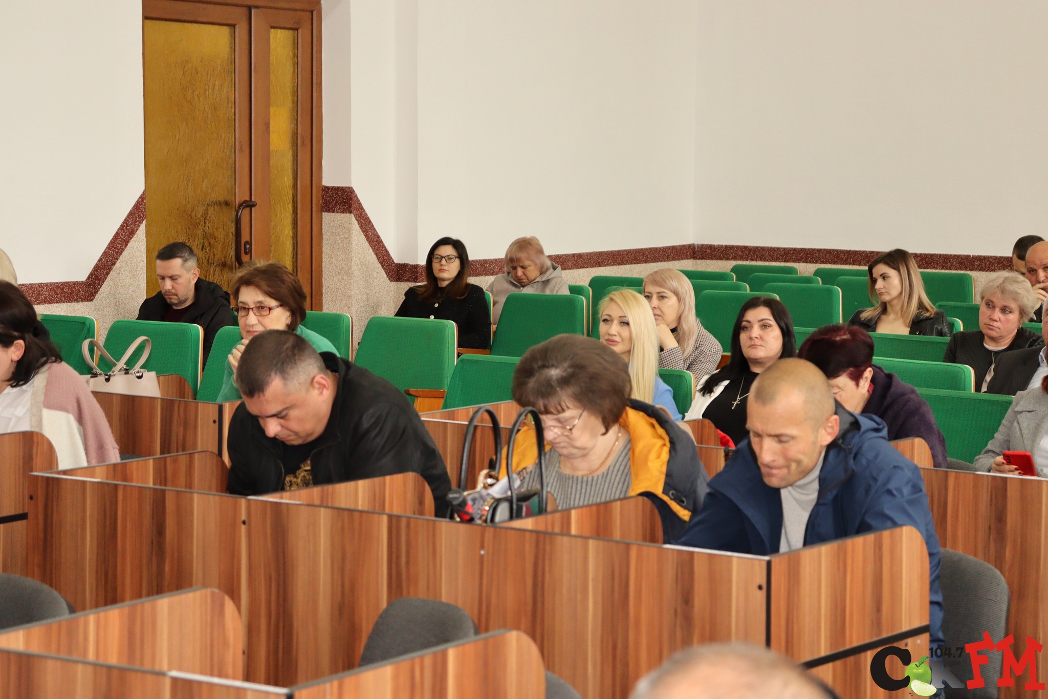 27 травня у сесійній залі Сокирянської міської ради відбулася чергова п’ятдесята сесія Сокирянської міської ради восьмого скликання. На пленарне засідання прибули 23 депутати