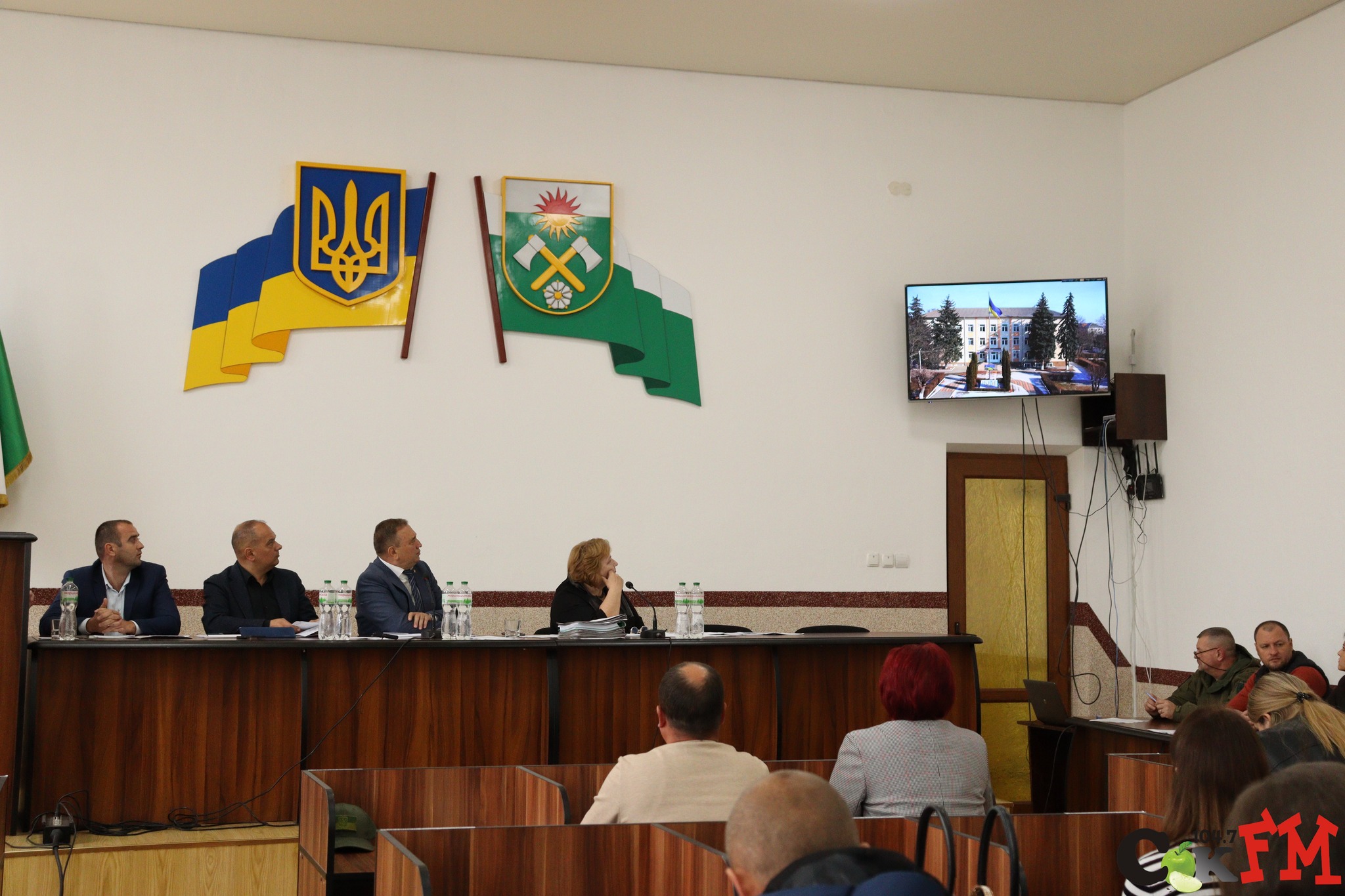 27 травня у сесійній залі Сокирянської міської ради відбулася чергова п’ятдесята сесія Сокирянської міської ради восьмого скликання. На пленарне засідання прибули 23 депутати
