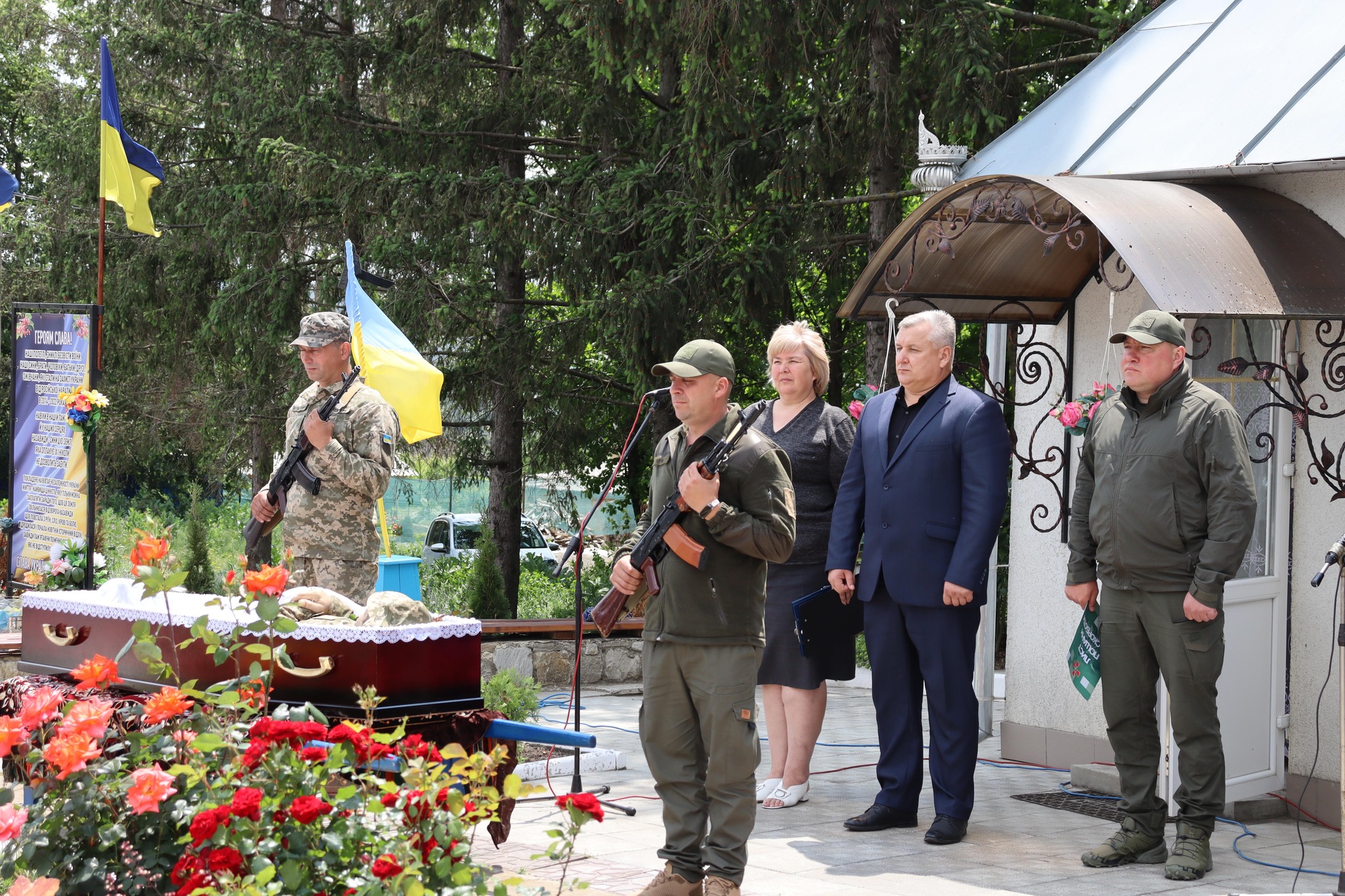 Сокирянщина попрощалась із воїном Володимиром Мошаком…