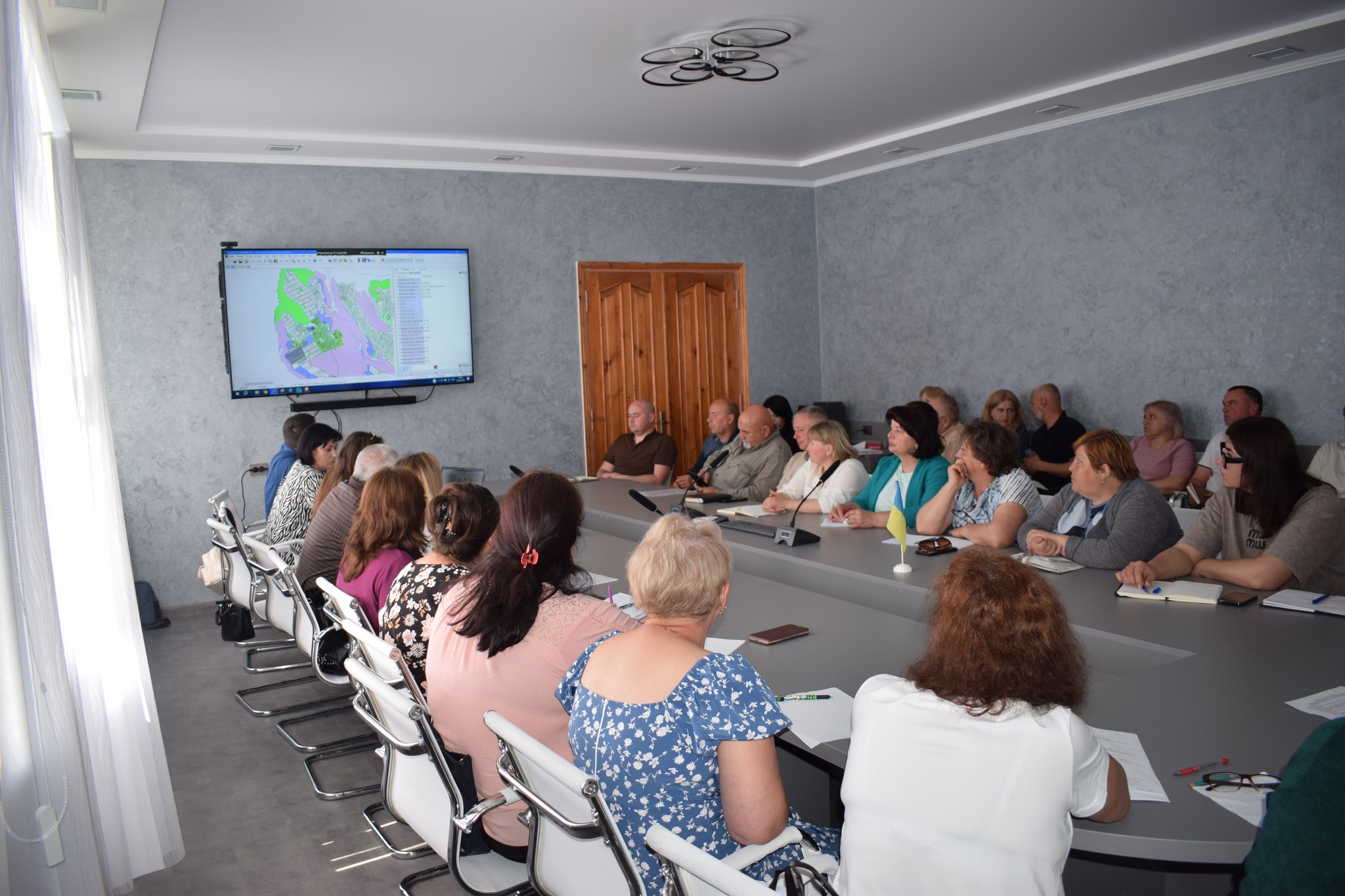 Обговорено питання використання та правового регулювання земельних ресурсів на території Сокирянської міської територіальної громади