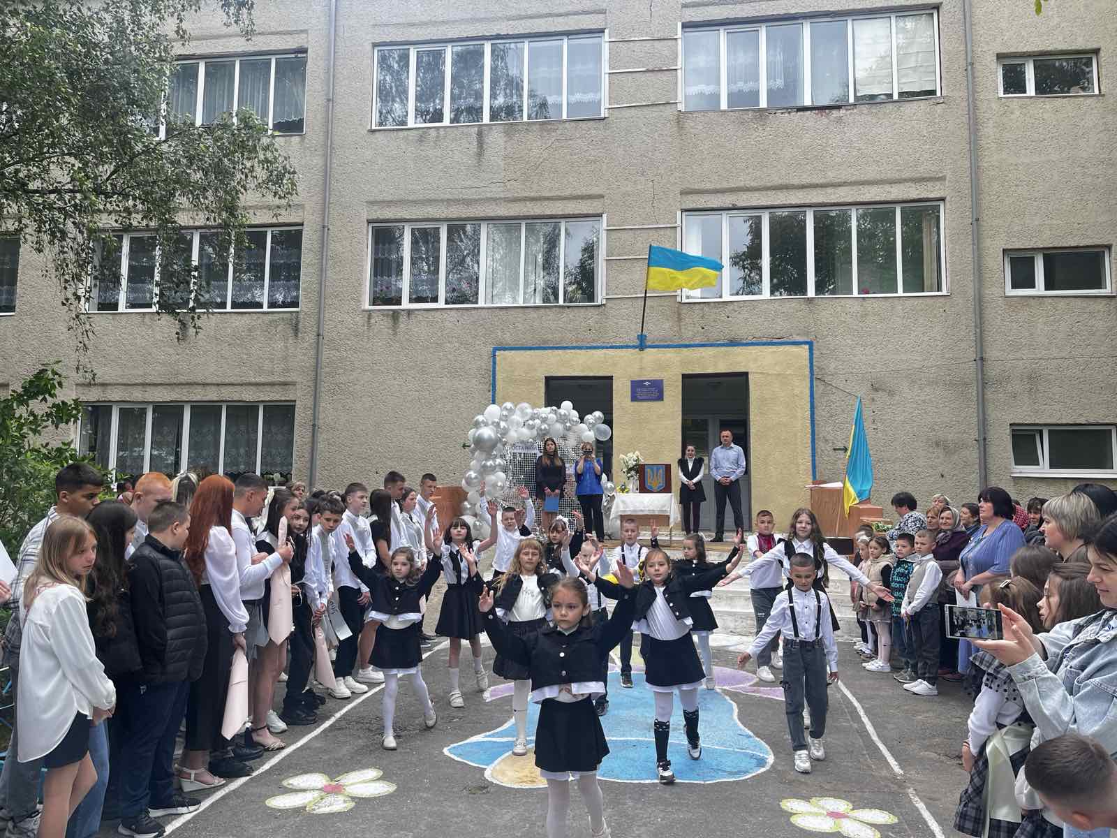 Свято останнього дзвоника у Сокирянській громаді
