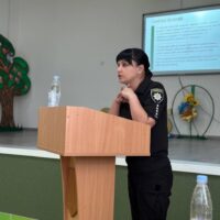 Сьогодні, 30 червня, на базі опорного закладу «Гвіздівецький ліцей» відбулася колегія відділу освіти Сокирянської міської ради. У заході взяли участь міський голова Василь Козак, секретар міської ради Любов Степаненко, начальник відділу освіти Галин