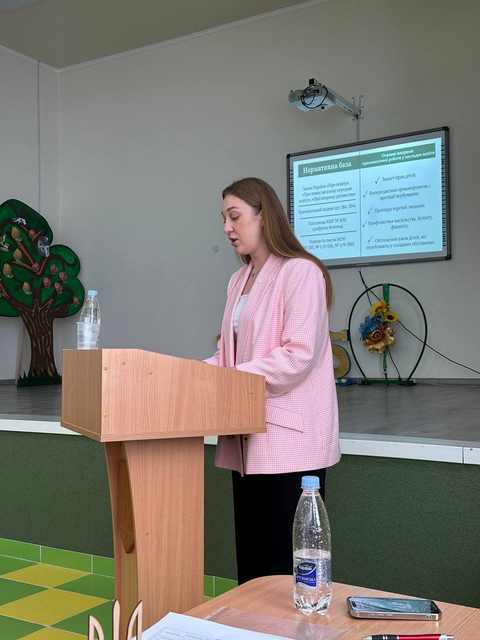 Сьогодні, 30 червня, на базі опорного закладу «Гвіздівецький ліцей» відбулася колегія відділу освіти Сокирянської міської ради. У заході взяли участь міський голова Василь Козак, секретар міської ради Любов Степаненко, начальник відділу освіти Галин