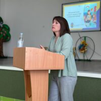 Сьогодні, 30 червня, на базі опорного закладу «Гвіздівецький ліцей» відбулася колегія відділу освіти Сокирянської міської ради. У заході взяли участь міський голова Василь Козак, секретар міської ради Любов Степаненко, начальник відділу освіти Галин