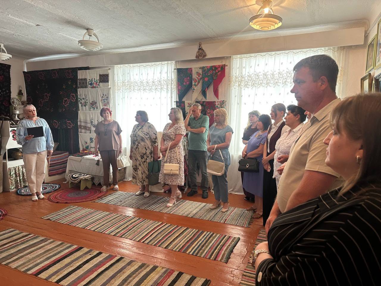 Сьогодні, 30 червня, на базі опорного закладу «Гвіздівецький ліцей» відбулася колегія відділу освіти Сокирянської міської ради. У заході взяли участь міський голова Василь Козак, секретар міської ради Любов Степаненко, начальник відділу освіти Галин