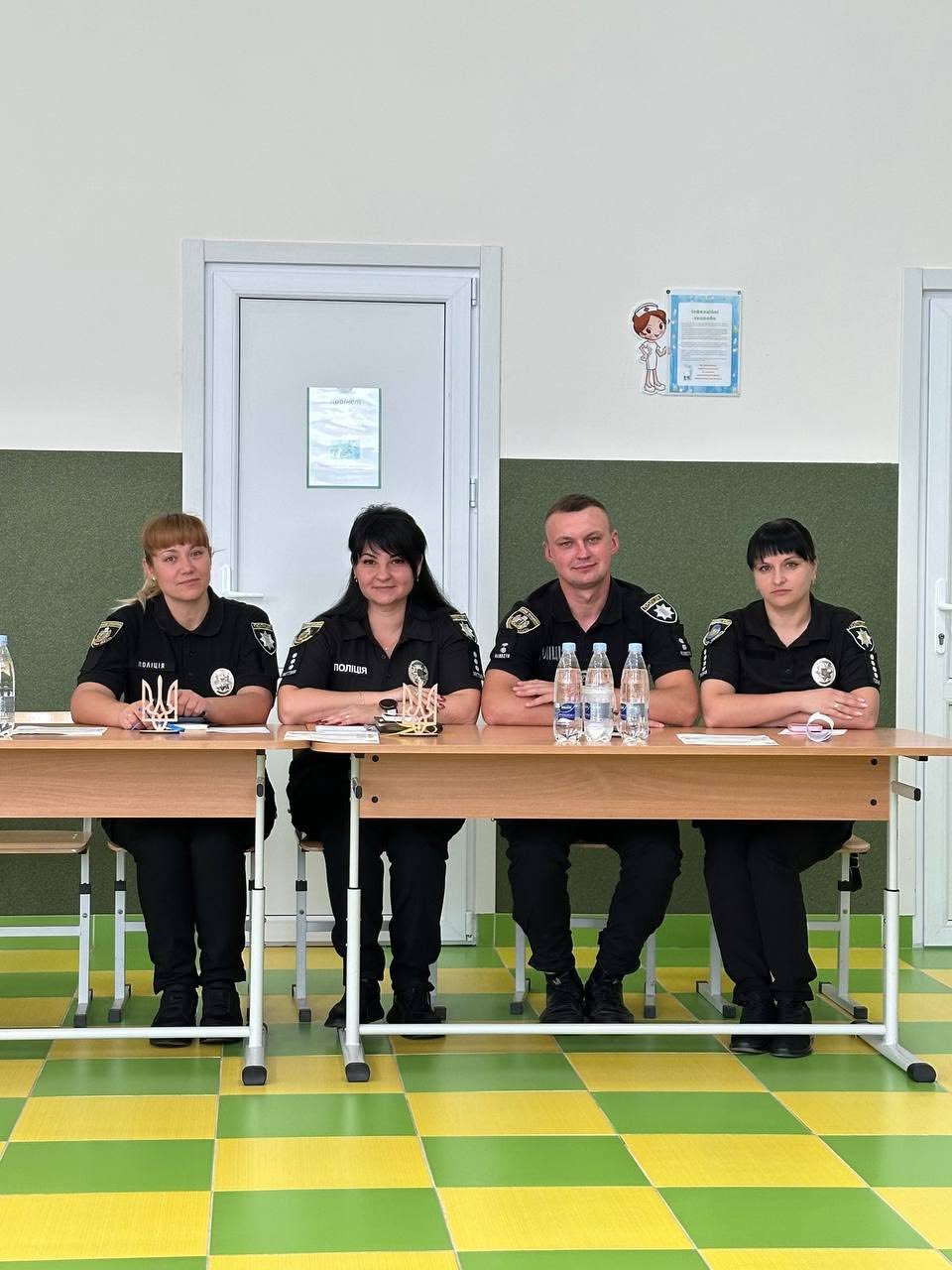 Сьогодні, 30 червня, на базі опорного закладу «Гвіздівецький ліцей» відбулася колегія відділу освіти Сокирянської міської ради. У заході взяли участь міський голова Василь Козак, секретар міської ради Любов Степаненко, начальник відділу освіти Галин