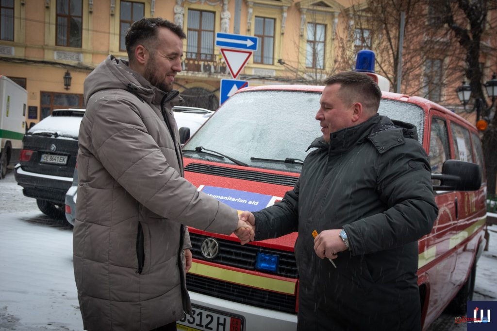 Чернівці отримали три автомобілі від благодійників для комунальних підприємств