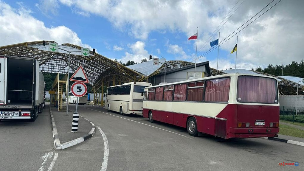 На Буковині перевізники автобусів зможуть бронювати час перетину кордону