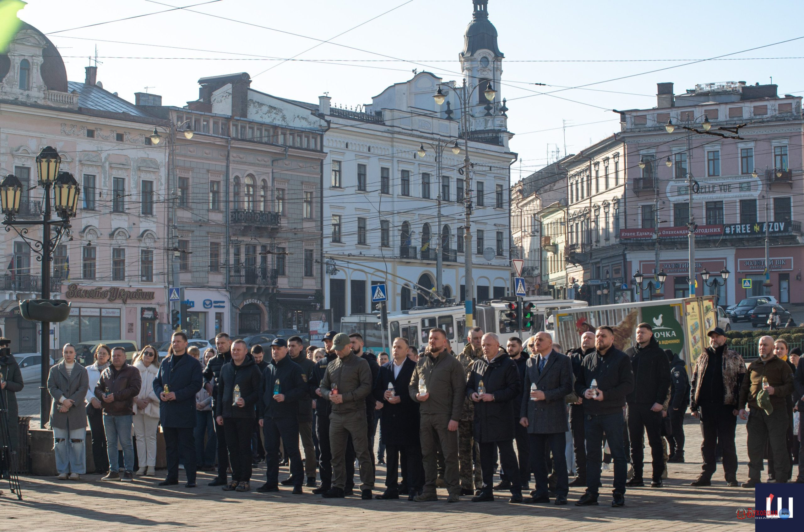 На Центральній площі Чернівців відбулися урочистості з нагоди Дня українського добровольця