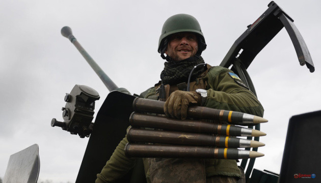 Нацгвардійці показали, як працює по дронах шведська гармата Bofors L70