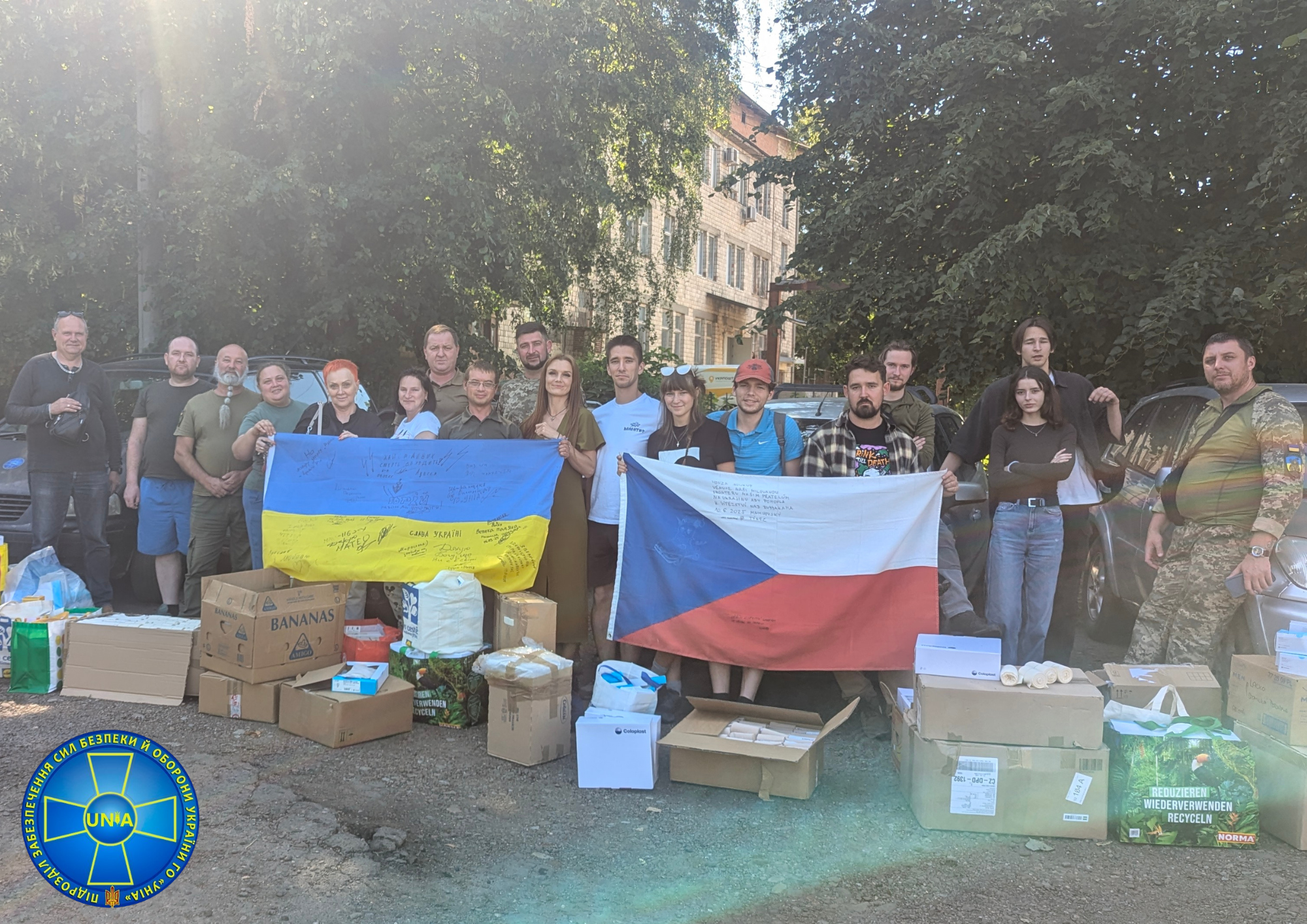 На базу ГО «УНІА» прибули чотири автомобілі та медичний вантаж із Чехії